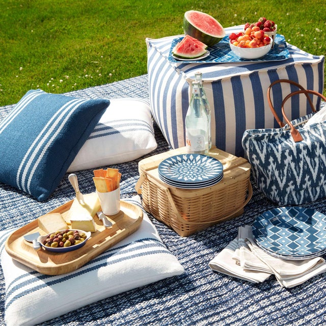 2020s Dash & Albert by Annie Selke Coco Blue Indoor/Outdoor Rug, 4' x 6' For Sale - Image 5 of 6