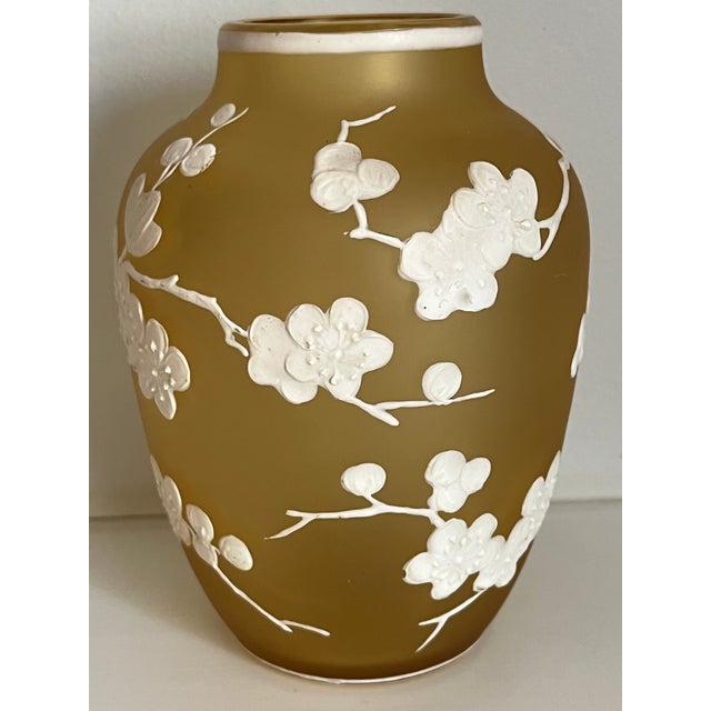 Art Deco Early 20th Century Thomas Webb Cameo Yellow Glass Vase For Sale - Image 3 of 12