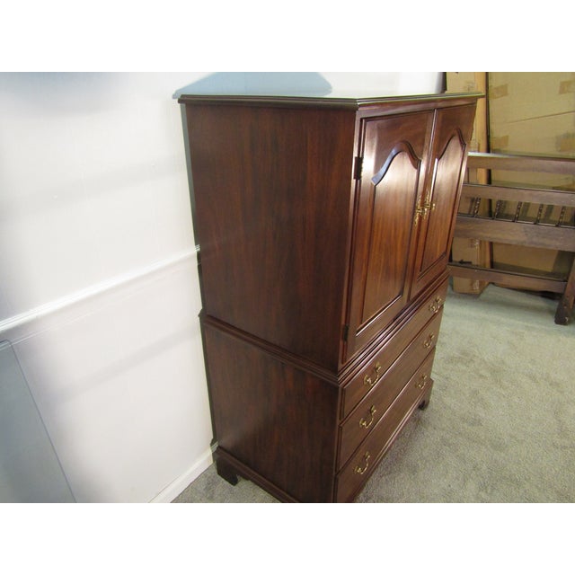 Item 87910: Henkel Harris solid mahogany linen chest. Age: 1970's. Details: Dovetailed drawers and number 29 finish....