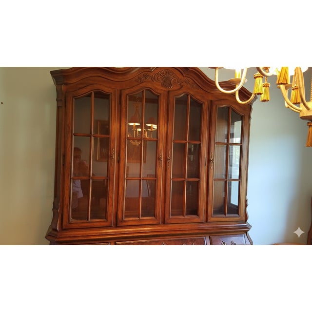 Vintage Drexel Heritage Brittany Collection Louis XV Style Provincial China Hutch Display For Sale - Image 9 of 11