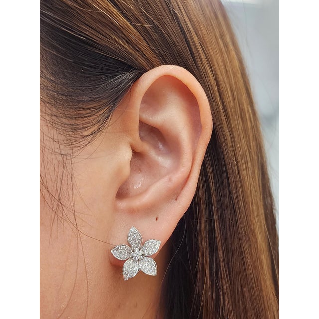 Modern 1.48 Ct Flowered Diamond Earrings - 2 Pieces For Sale - Image 3 of 9