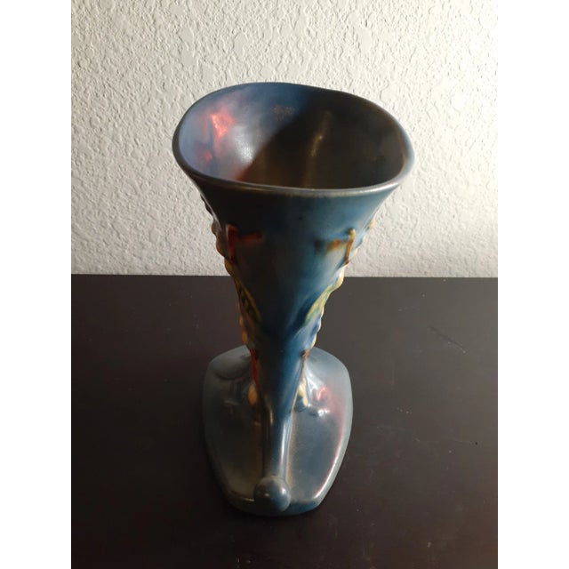 This is a GORGEOUS Roseville Pottery 6" Cornucopia Bud Vase. Procured at auction BOX 34
