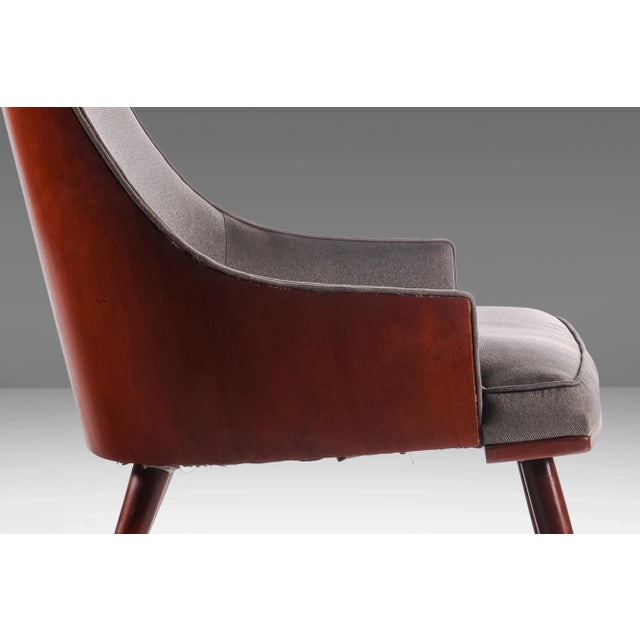 Walnut Bentwood Back Lounge Chair and Ottoman in the Manner of Milo Baughman, Usa, Circa 1950's For Sale - Image 10 of 12
