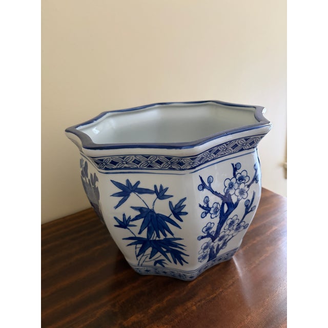Chinoiserie Blue & White Chinoiserie Porcelain Planter With Scalloped Form For Sale - Image 3 of 8