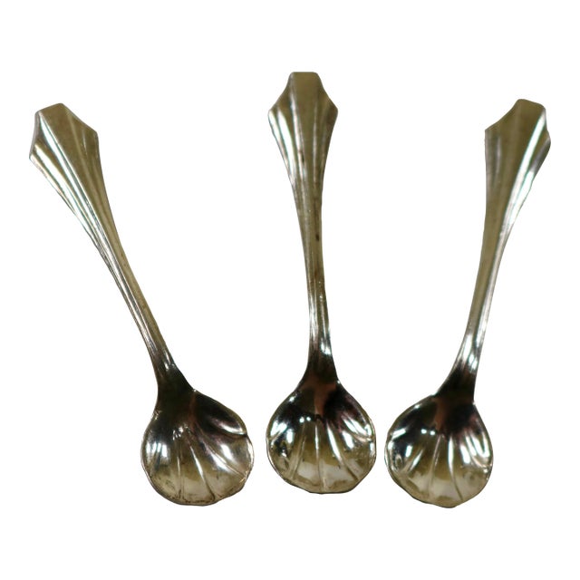 Vintage Sterling Silver Salt Spoon With Scalloped Shell Bow l- Set of 3 For Sale