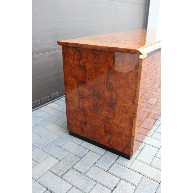 Italian Credenza in High Gloss Burl and Brass, Italy - 1970's For Sale In Miami - Image 6 of 12