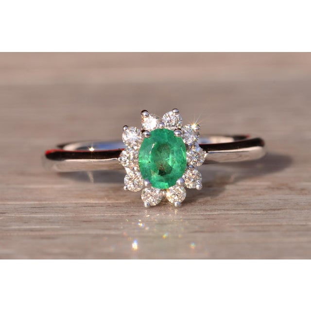 Silver The 89th Avenue: Natural Emerald and Diamond Halo Ring in White Gold For Sale - Image 8 of 10
