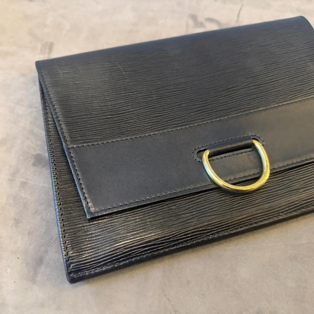 1990s A 1993 Louis Vuitton Jena Black Epi Leather Clutch in Excellent Condition For Sale - Image 5 of 18
