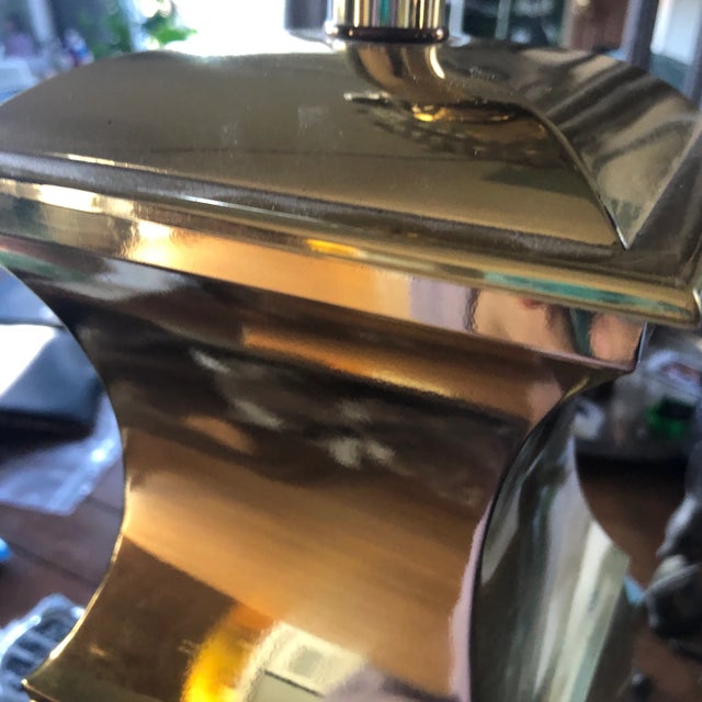 Beautiful brass lamp with Asian motif finial. Classic and a chic addition to any room