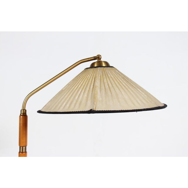 Art Deco Swedish Grace Floor Lamp in Birch and Brass with Original Shade from the 1940s by Paavo Tynell For Sale - Image 3 of 10