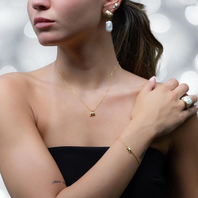 Pearl & Gold Cleopatra Earrings, A Pair For Sale - Image 4 of 7