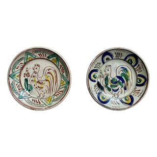 Hand-Painted Hutsul Wall Plates with Rooster Motif, Romania, 1950s, Set of 2 For Sale