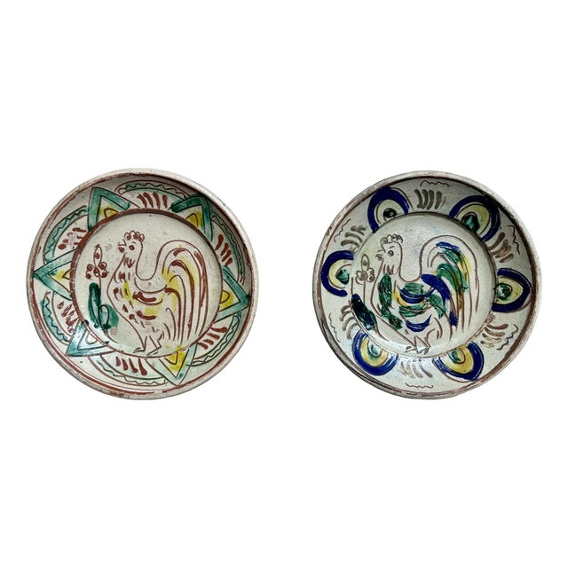 Hand-Painted Hutsul Wall Plates with Rooster Motif, Romania, 1950s, Set of 2 For Sale