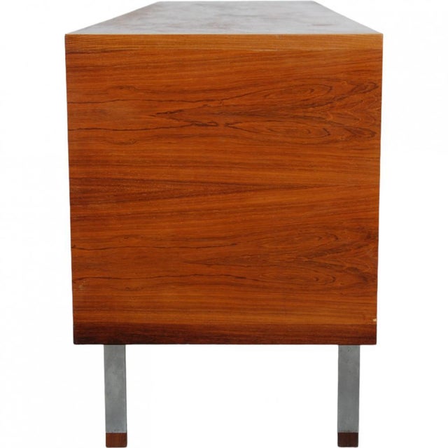 Hans Wegner RY-25 sideboard in rosewood. The sideboard is from the 1960s and appears in good condition, but with a few...