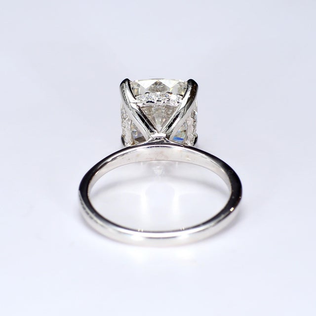 14k White Gold Ring With 5ct Cushion-Cut Lab-Grown Diamond G/Si1 & Hidden Halo, Size 6.25 For Sale In Phoenix - Image 6 of 10