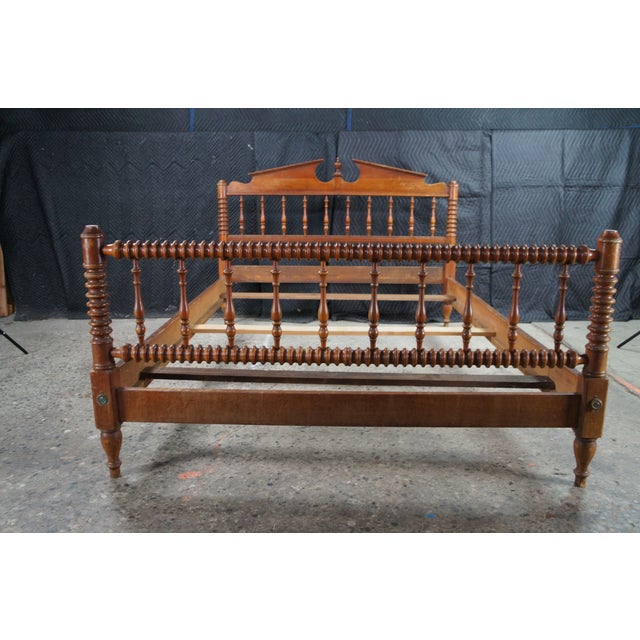 Late 20th Century Vintage Pennsylvania House Jenny Lind Style Cherry Full Size Spindle Bed For Sale - Image 5 of 12