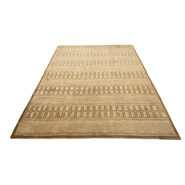6'x9' Hand-Knotted Modern Tibetan Wool & Silk Carved Linear Rug in Gold & Green For Sale - Image 4 of 10