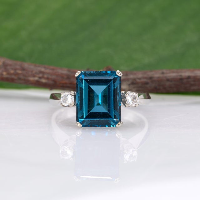 2020s 4Ct London Blue Topaz Estate Ring With Natural Diamond Accents: Solid 10k Gold, Size 6.75 For Sale - Image 5 of 9