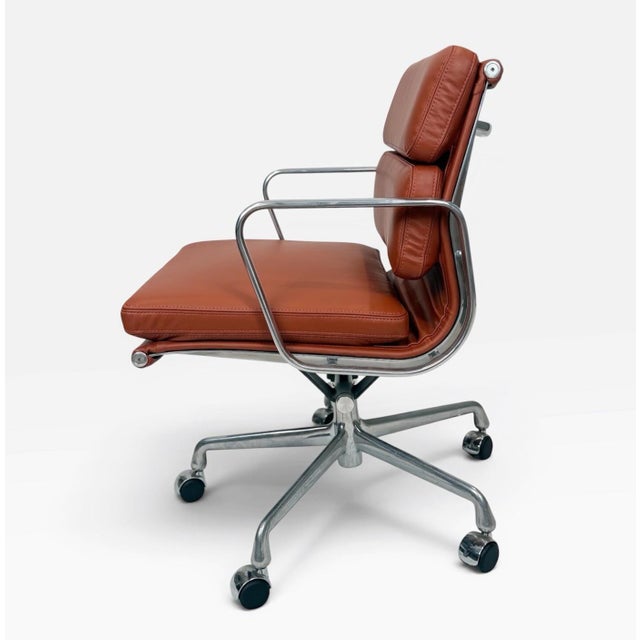 A beautifully restored Eames Aluminum Group Soft Pad Management Chair, designed by Charles & Ray Eames for Herman Miller....