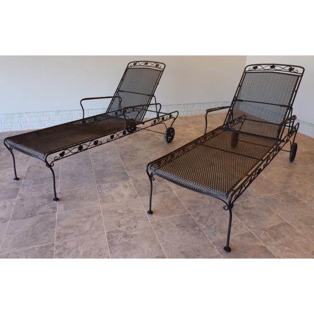 Vintage 1960s Woodard Wrought Iron Chaise Lounges, Pair, Floral Scrollwork, Adjustable, With Wheels, Attributed For Sale - Image 6 of 12