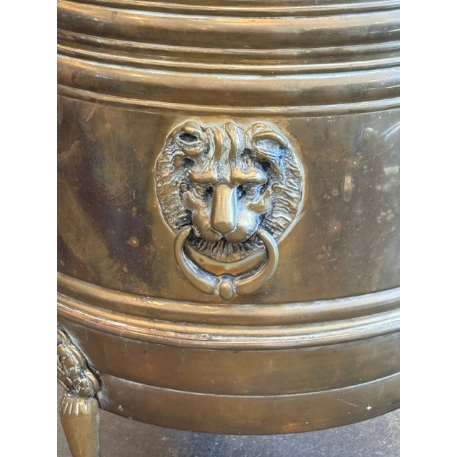 A nice brass planter. In original finish. Made in the 1920s.
