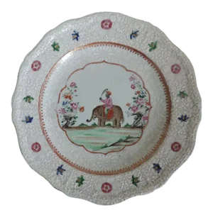 1760 Chinese Export Famille Rose Porcelain Mahout Riding His Elephant Bianco Sopra Bianco Plate