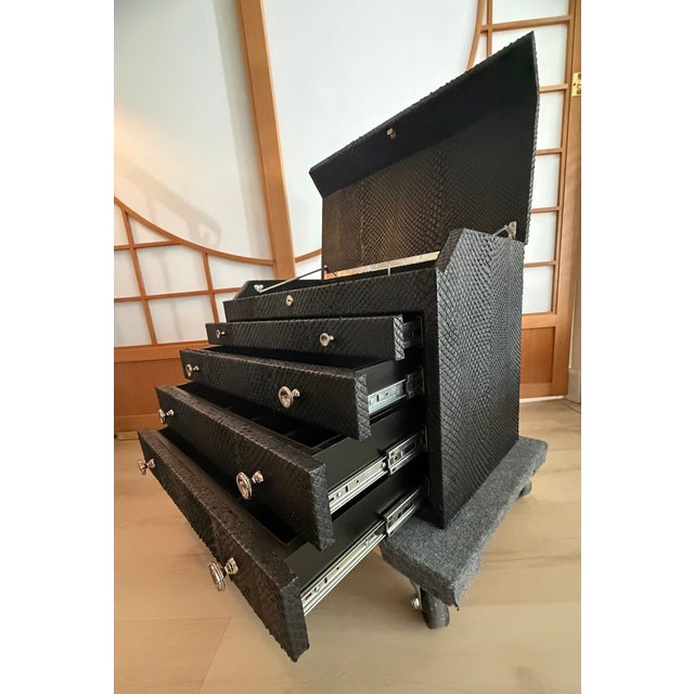 Elisabeth Weinstock Large Black Bespoke Snakeskin 4-Drawer Luxury Jewelry Chest / Case - Rare For Sale - Image 10 of 16