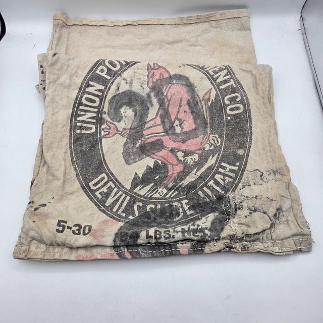 Early 20th Century Early 20th Century Union Portland Cement Devil's Slide Utah Double-Sided Canvas Cement Sack For Sale - Image 5 of 10
