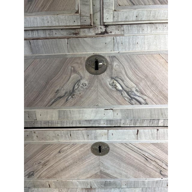 Italian Bleached Walnut Commode with Drawer in Burl Veneer, 18th Century For Sale - Image 10 of 15