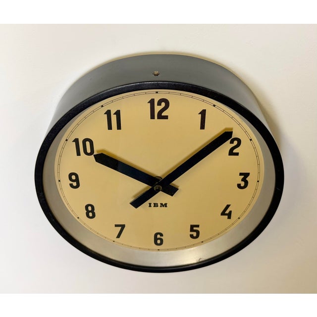 Industrial Black Factory Wall Clock from IBM, 1950s For Sale - Image 4 of 15