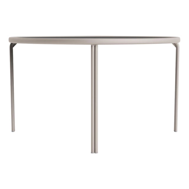 Brown Jordan Kantan Aluminum 48" Round Dining Table, Dove frame For Sale