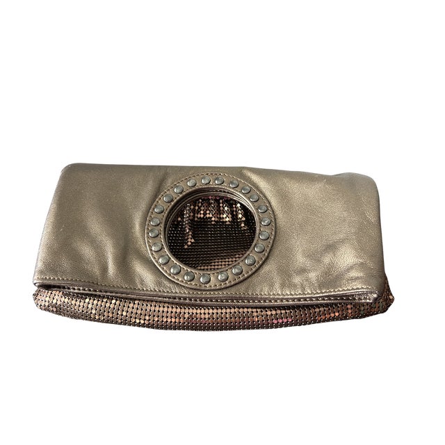 Vintage Whiting & Davis Metallic Mesh & Leather Foldover Clutch Purse – 1970s/1980s Convertible Evening Handbag With Ring Handle For Sale - Image 6 of 7