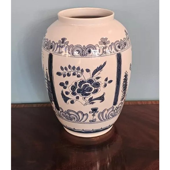 Late 20th Century Vintage Williamsburg Delft Large Vase Made by Oud in Holland C 49 "London Jar" For Sale - Image 5 of 8