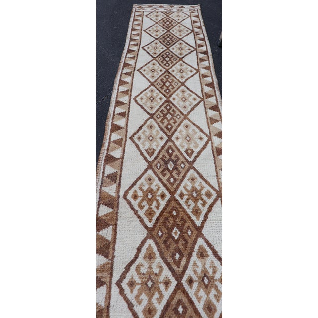 Vintage Turkish Tulu Runner With Ivory Field and Camel Diamond Pattern 2'8" X 13'6" For Sale - Image 9 of 11