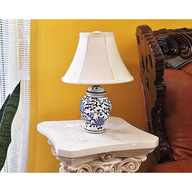 Chinoiserie Vintage Blue & White Chinoiserie Ginger Jar Table Lamp – Porcelain Accent Lamp For Sale - Image 3 of 18
