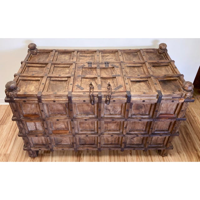 Indian Substantial Antique 19th C Damchiya Anglo Indian Dowry Trunk For Sale - Image 3 of 13