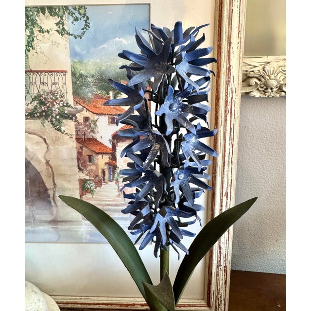French Country Vintage Italian Tole Hyacinth Sculpture – Hand-Painted Blue Metal Botanical Decor, Hollywood Regency Style For Sale - Image 3 of 9