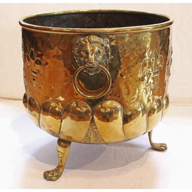Late 19th Century Circa 1880 English Large Brass Repousse Armorial Jardiniere For Sale - Image 5 of 10