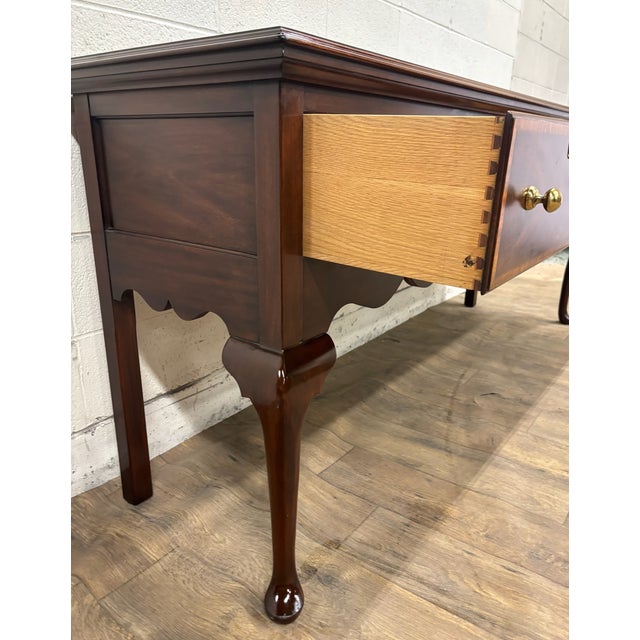 Wood Vintage Henkel Harris Queen Anne Style Jamestown Colony Sideboard Buffet Credenza For Sale - Image 7 of 14