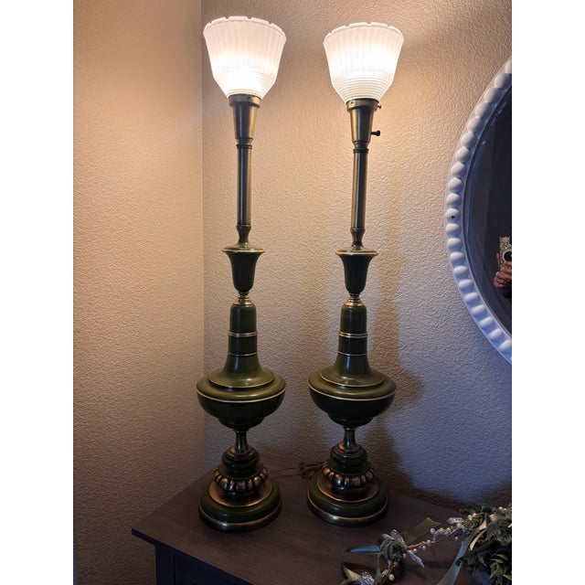 Hollywood Regency Vintage Rembrandt Lamp Company Hollywood Regency / Mid-Century Tall Buffet Lamps in Olive Green and Antiqued Brass With Frosted Glass Shades - a Pair For Sale - Image 3 of 4