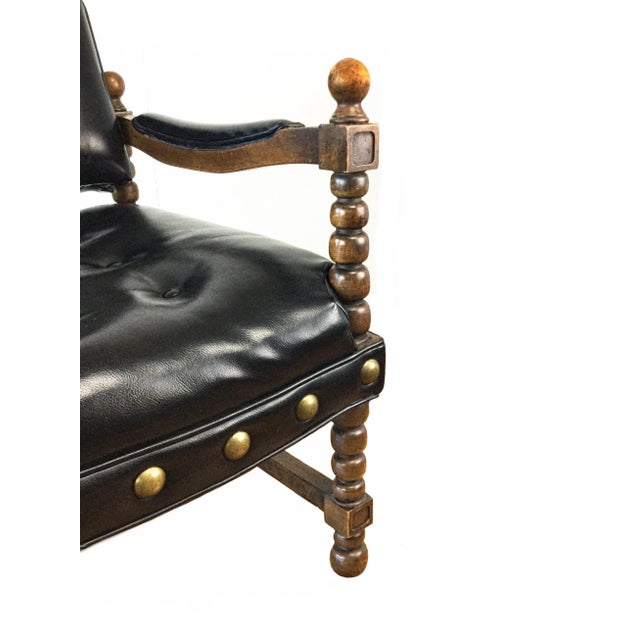 Master craftsmanship, amazing comfort and perfectly portioned Original vinyl excellent condition Beautiful patina on hand...