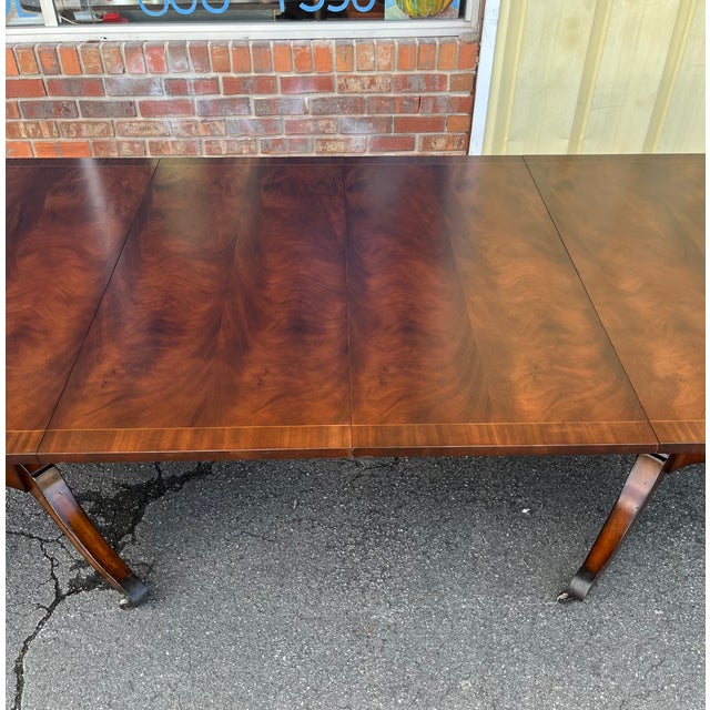 Maitland - Smith Late 20th Century Regency Style Flame Mahogany Dining Table Attributed to Maitland-Smith For Sale - Image 4 of 18