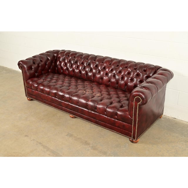 1980s Hancock & Moore Style English Oxblood Tufted Leather Chesterfield Sofa | Circa 1980s For Sale - Image 5 of 15