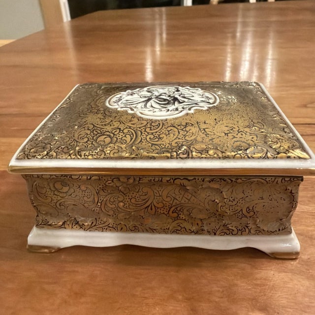 Rococo Vintage Erphila German Porcelain Trinket Box Isabell Gold Rococo Bavaria For Sale - Image 3 of 7