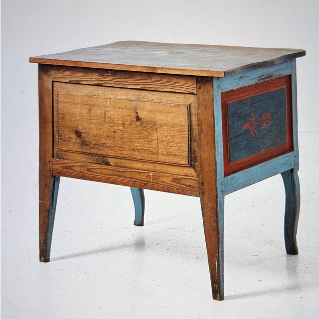 Allmoge Chest of Drawers, 1800 For Sale - Image 4 of 5