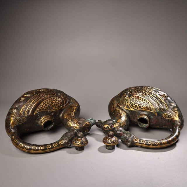 Pair of Antique Gold-Inlaid Bronze Phoenix Vessels – 8.3" Archaic Style Ewers For Sale In Los Angeles - Image 6 of 10