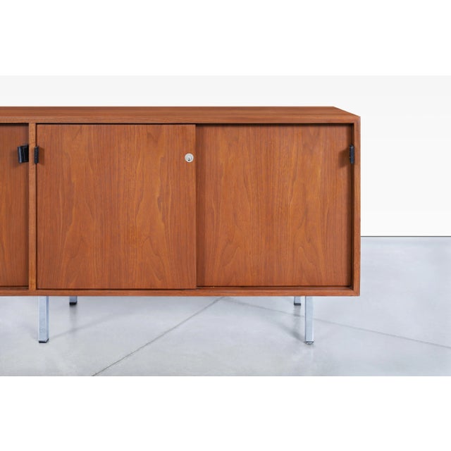 Mid-Century Modern Walnut and Chrome Credenza by Florence Knoll, 1960s For Sale - Image 11 of 12