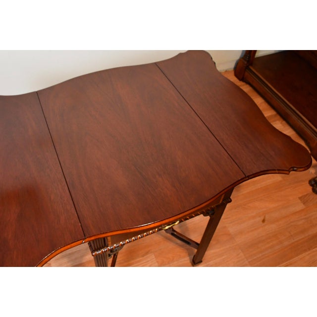 1950s English Chippendale Mahogany Drop-Leaf Side / Pembroke Table For Sale - Image 13 of 17