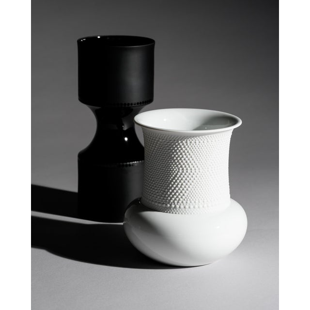 Rosenthal Vintage Black and White Porcelain Vases by Tapio Wirkkala for Rosenthal Studio-Line, 1980s, Set of 2 For Sale - Image 4 of 13
