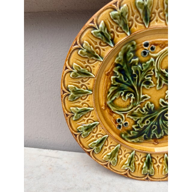 French Country French Majolica Acanthus Leaves Plate, Circa 1880 For Sale - Image 3 of 5